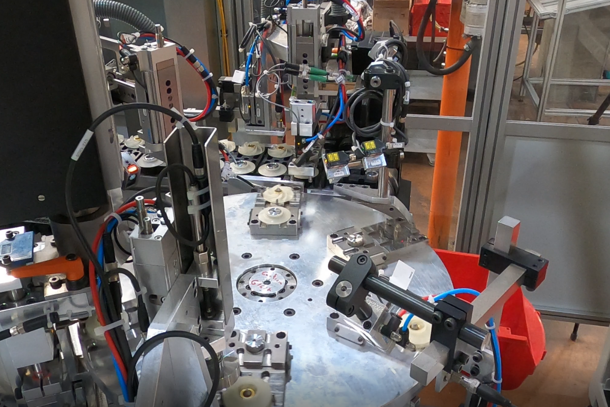 Automatic assembly Clayens NP