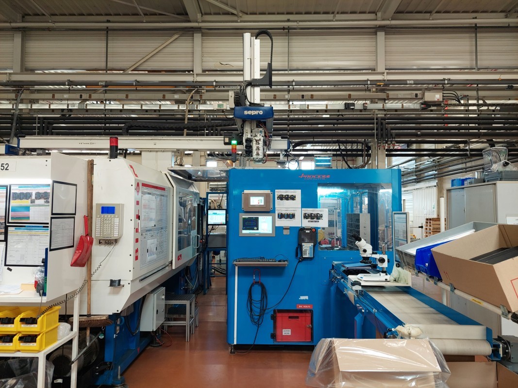 Overmolding process 17 components
