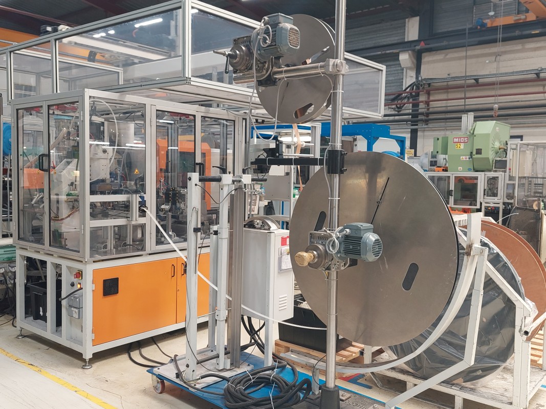 Automatic overmolding Clayens NP Simonin