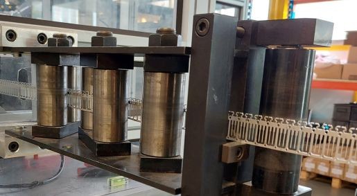<h2 class="wp-block-heading"><strong>Design and manufacture of metal parts / precision stamping</strong></h2>